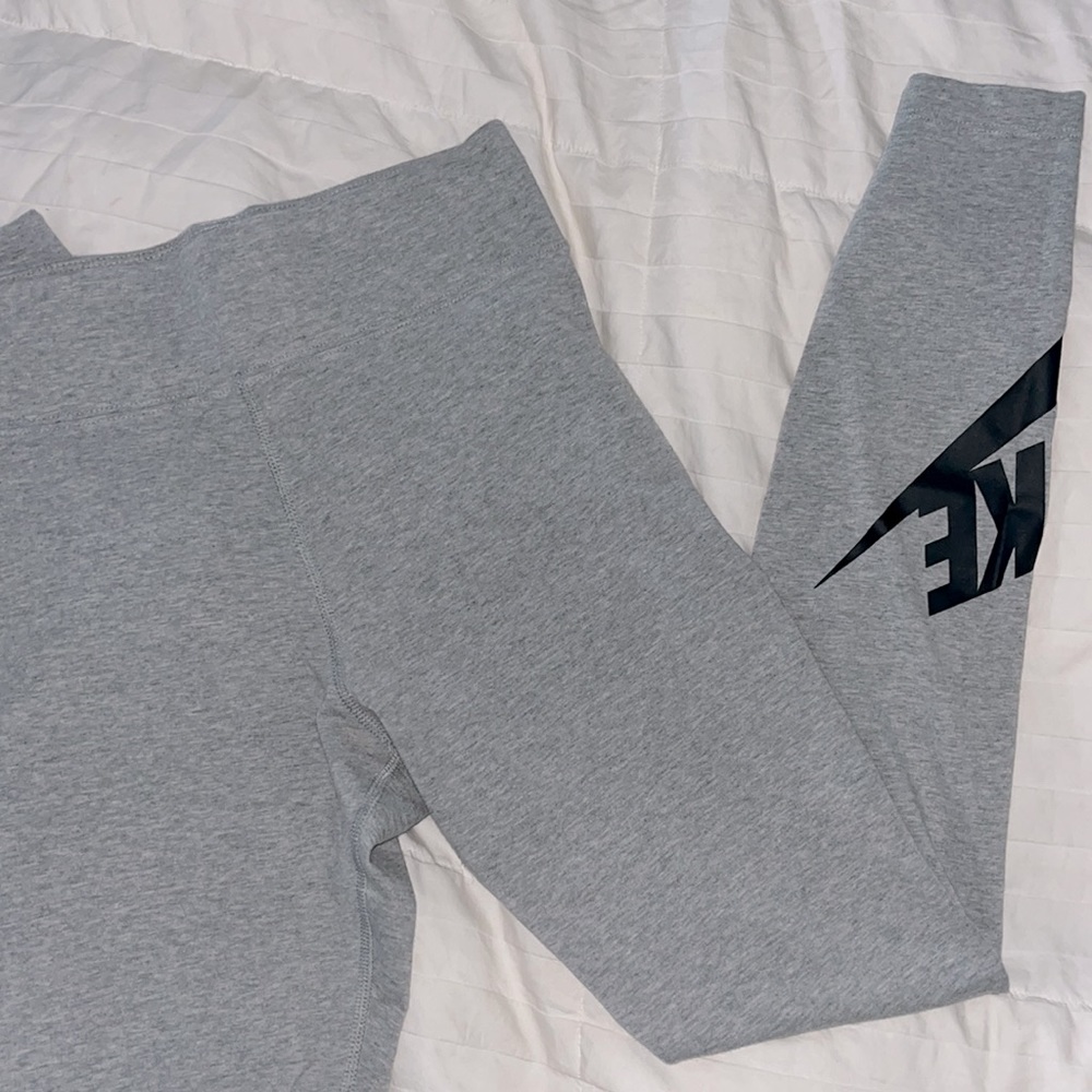NIKE